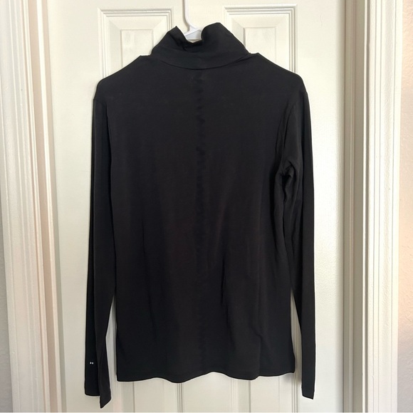 NWT Under Armour Women’s Light Turtleneck Long Sleeve Black Statement Back Small - Picture 10 of 14